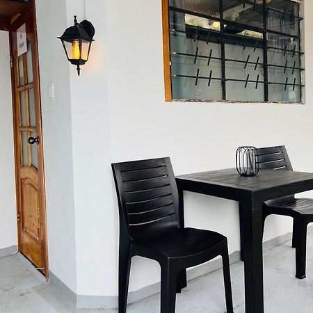 Tiny Apartment In The City Rooftop Terrace Baños Exterior foto